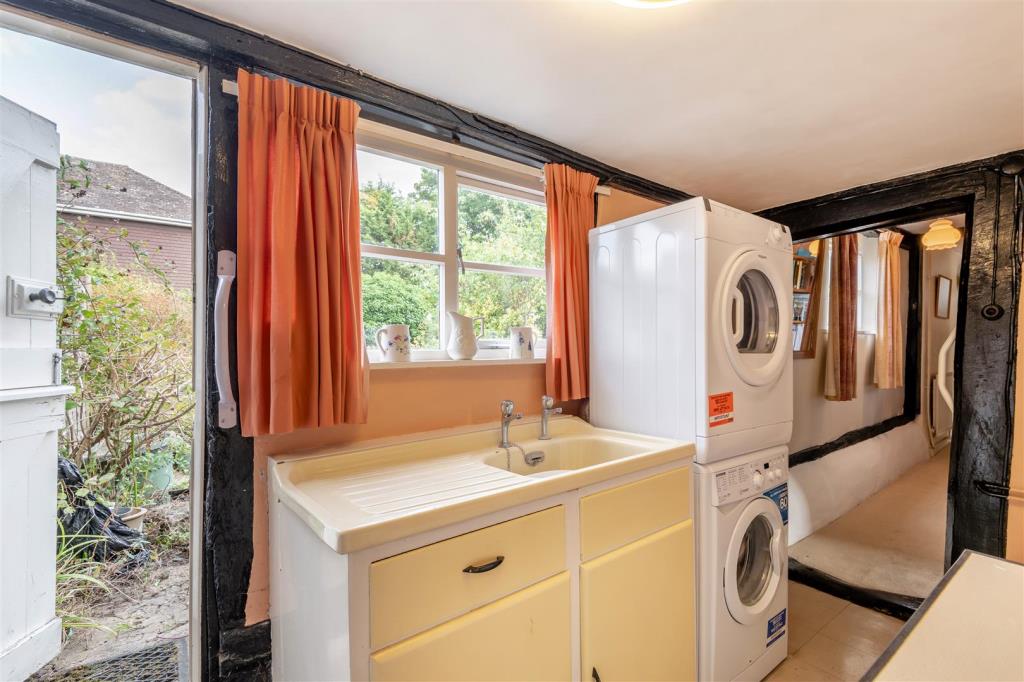 Lot: 91 - PERIOD COTTAGE FOR IMPROVEMENT - Utility area